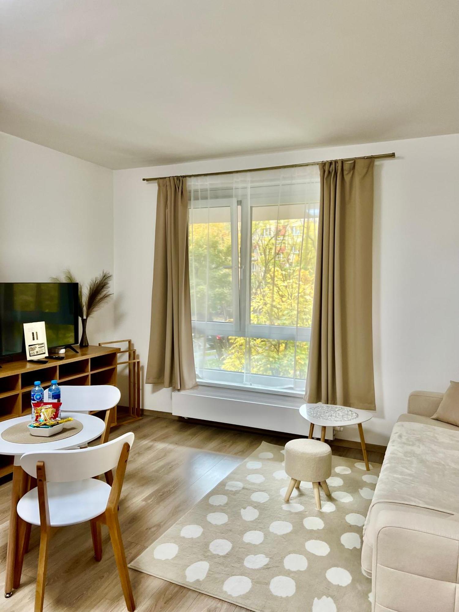 Lia Apartman - Private Parking Братислава Экстерьер фото