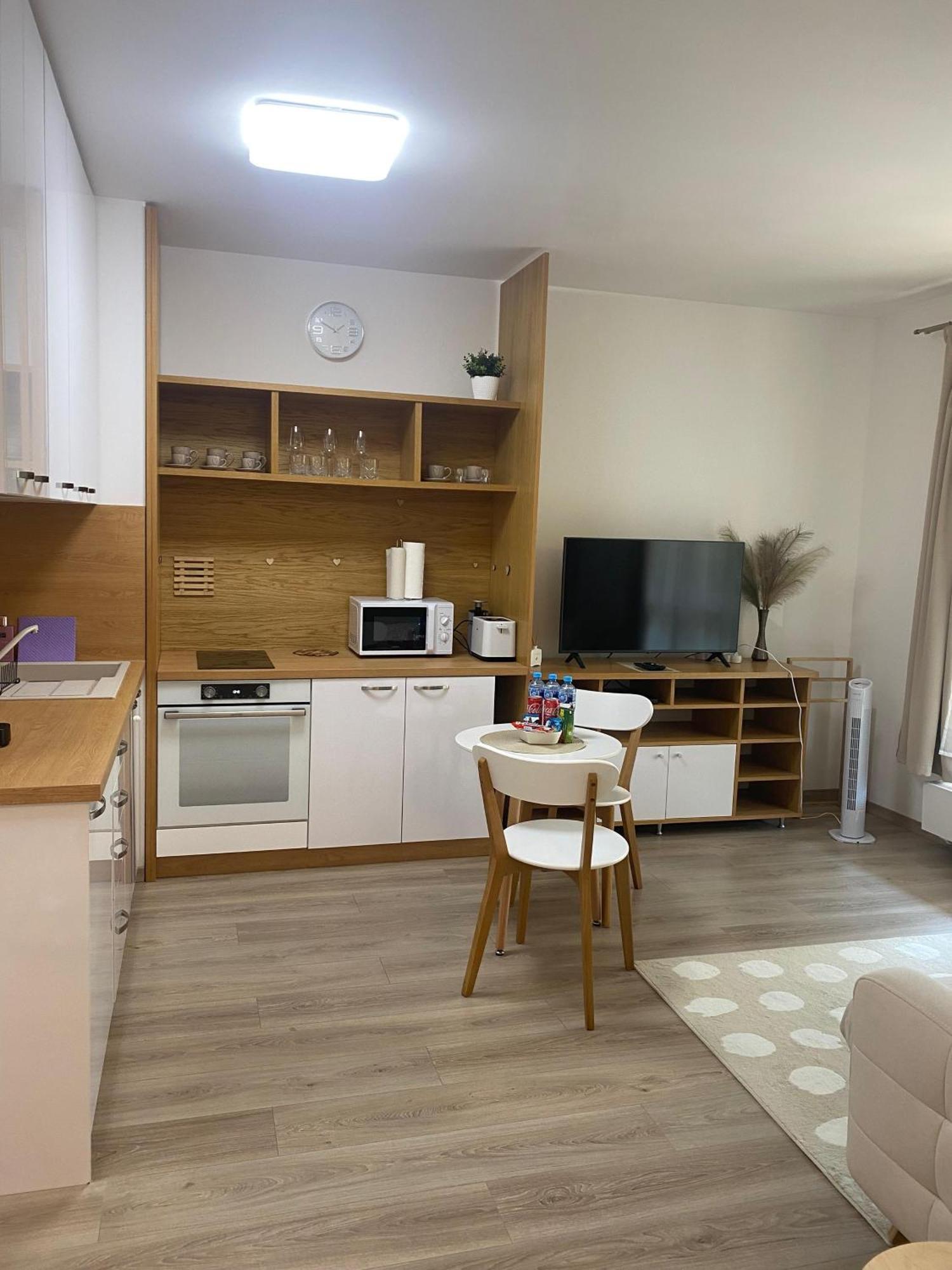Lia Apartman - Private Parking Братислава Экстерьер фото