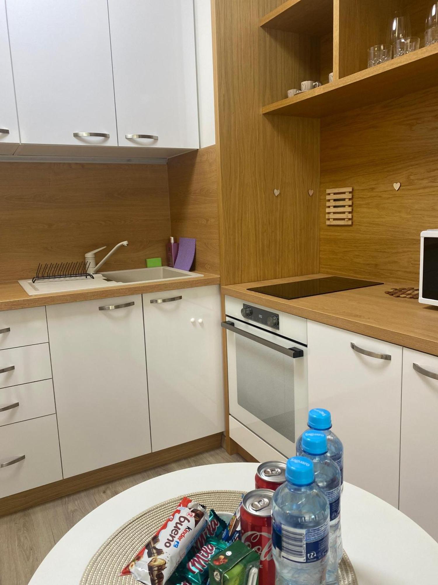 Lia Apartman - Private Parking Братислава Экстерьер фото